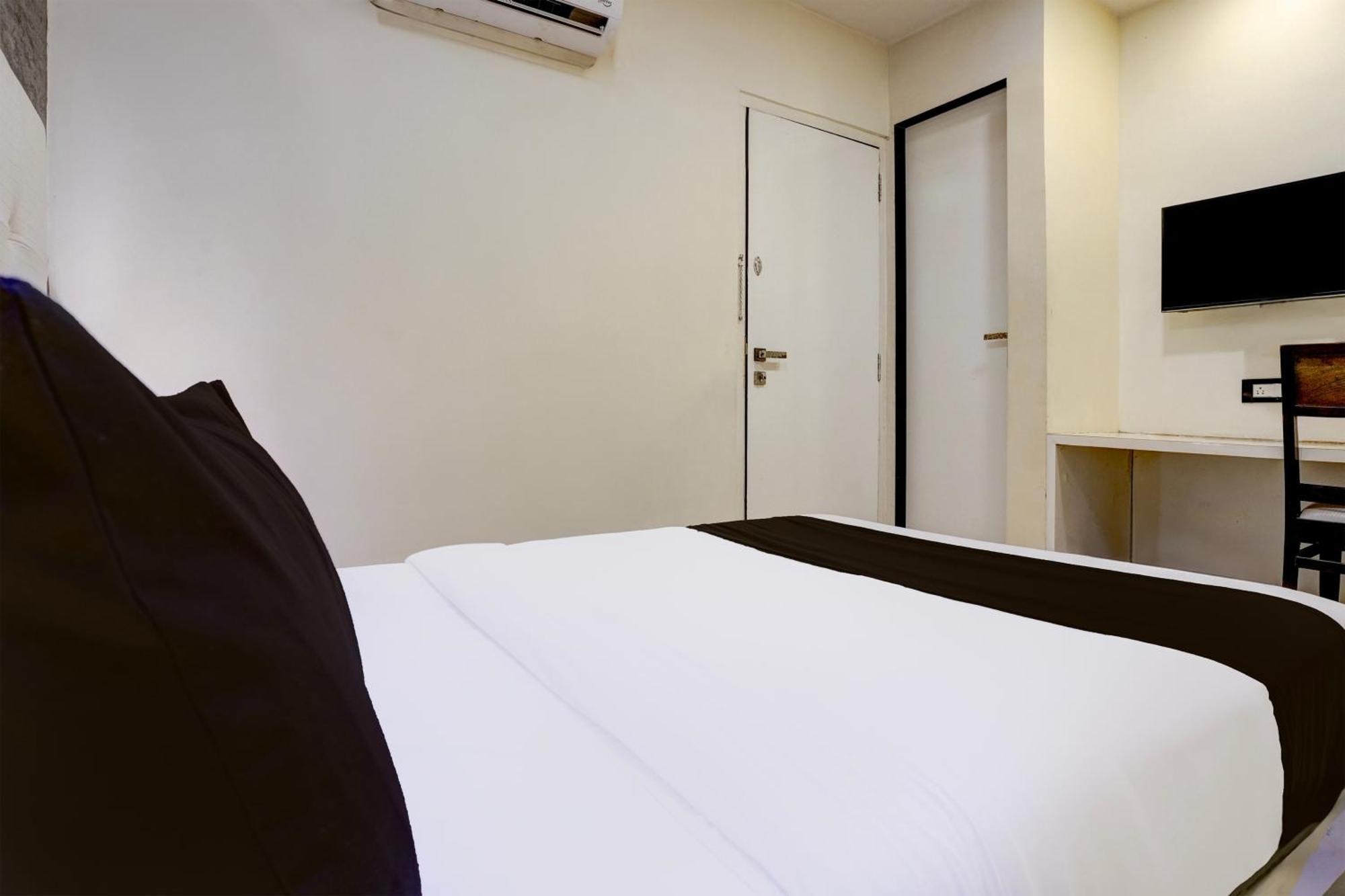 Hotel O Golden Star Mumbai Bagian luar foto