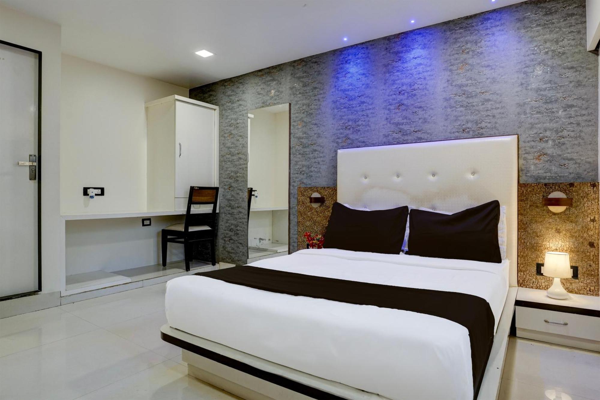 Hotel O Golden Star Mumbai Bagian luar foto