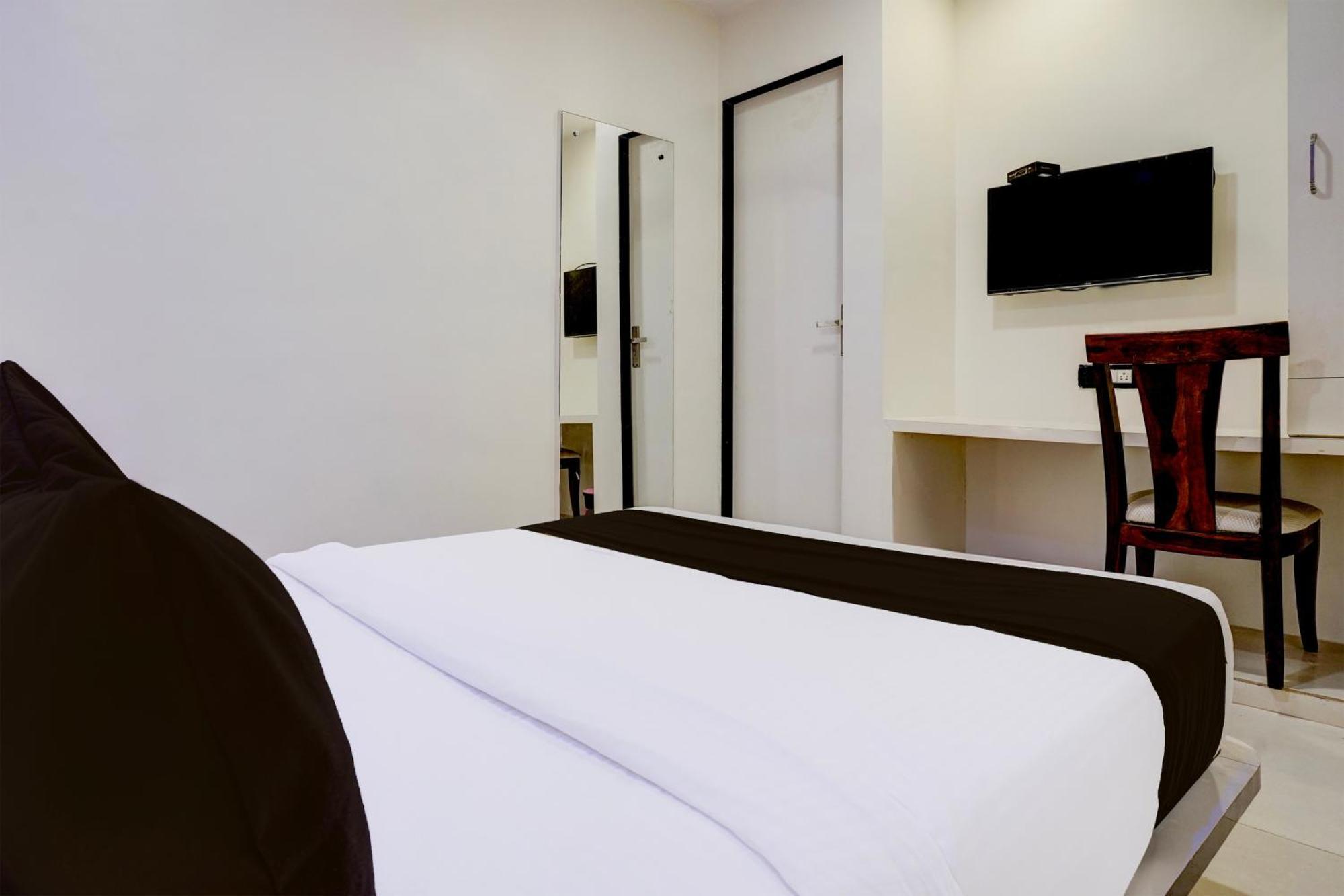 Hotel O Golden Star Mumbai Bagian luar foto