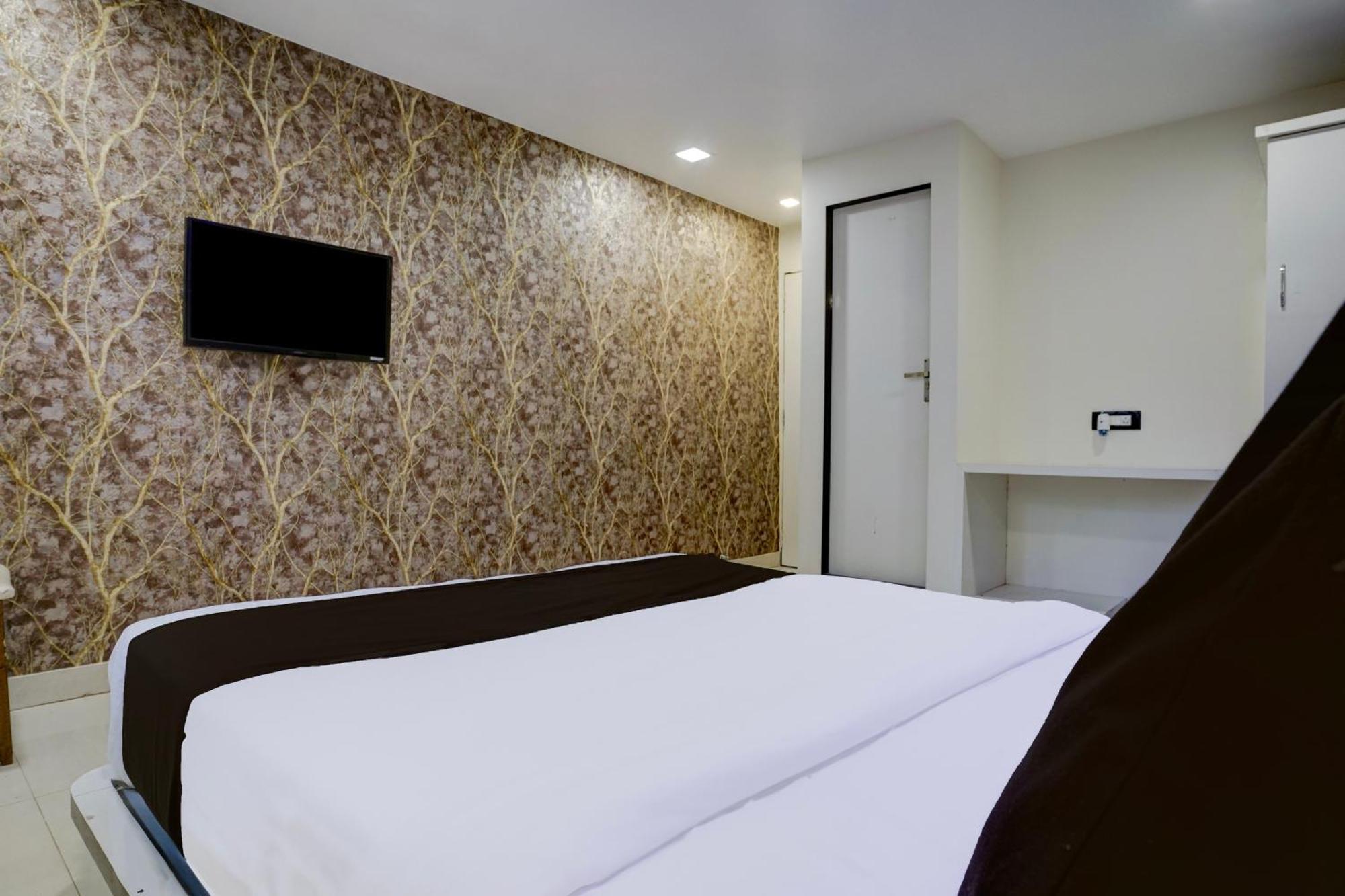 Hotel O Golden Star Mumbai Bagian luar foto