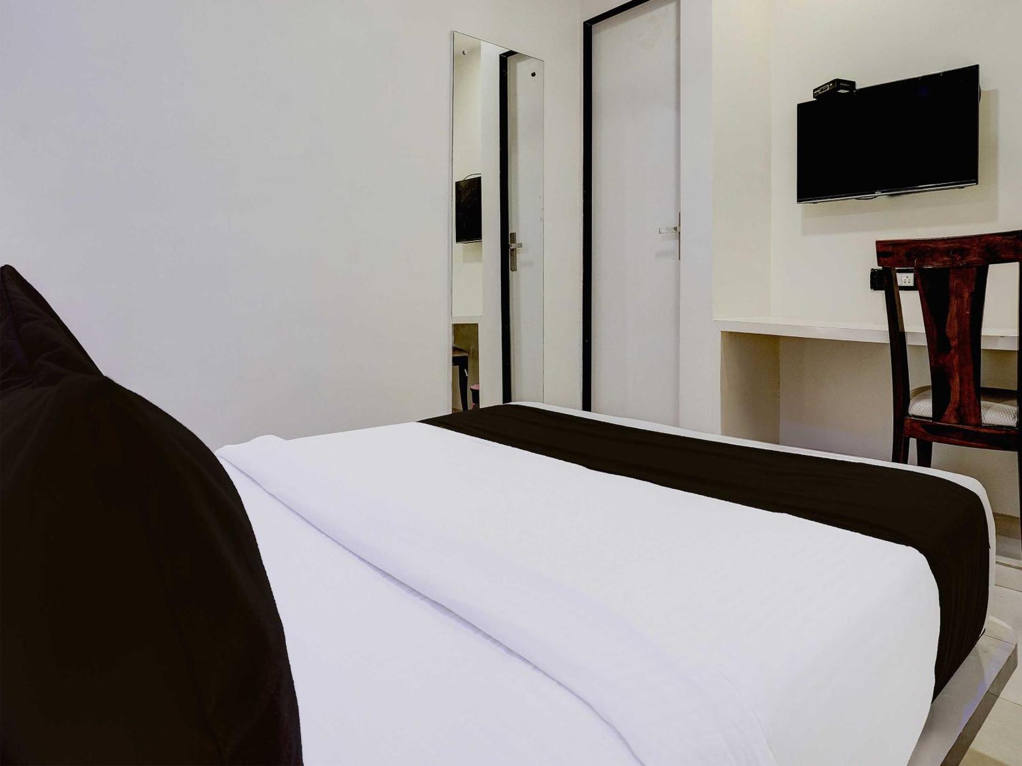 Hotel O Golden Star Mumbai Bagian luar foto